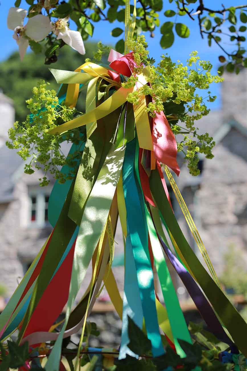 top knot on ribbon shade